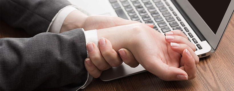 patient needing carpal tunnel syndrome chiropractor in Richardson TX