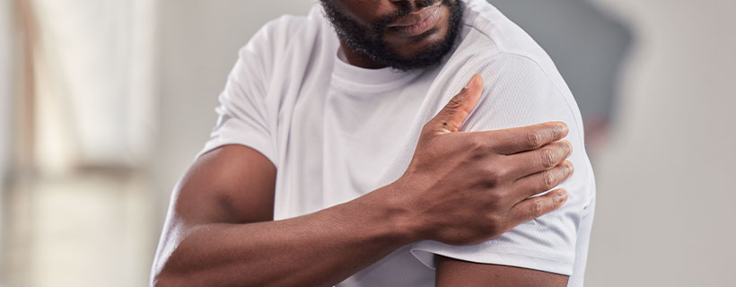 patient needing Rotator Cuff Injury chiropractor in Richardson TX